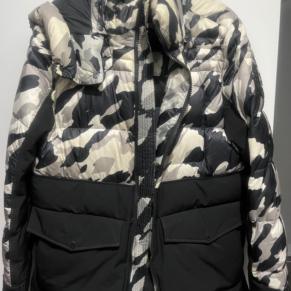 Moose Knuckles Puffer Parka - Size Medium - Picture 1 of 7